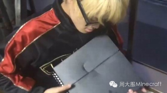 【大仇已报】被砸了ps4的黄毛的反击